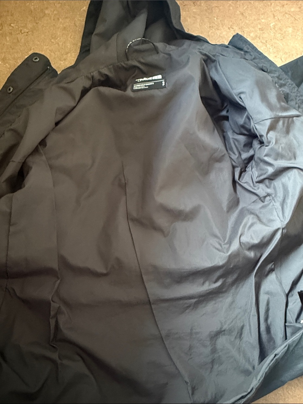 The North Face Women’s DryVent Belted Rain Trench Coat Hooded Black - Picture 13 of 16